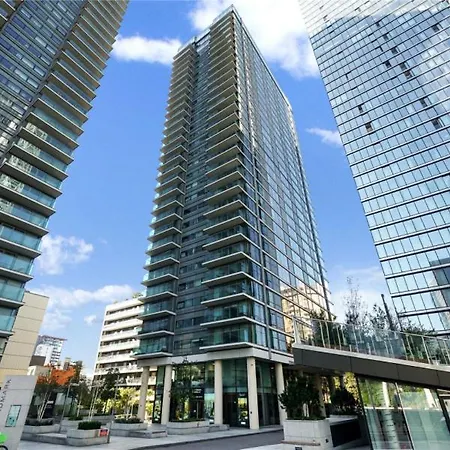 Luxe , Balcony , Gym , City Views , 5 Minutes To Station